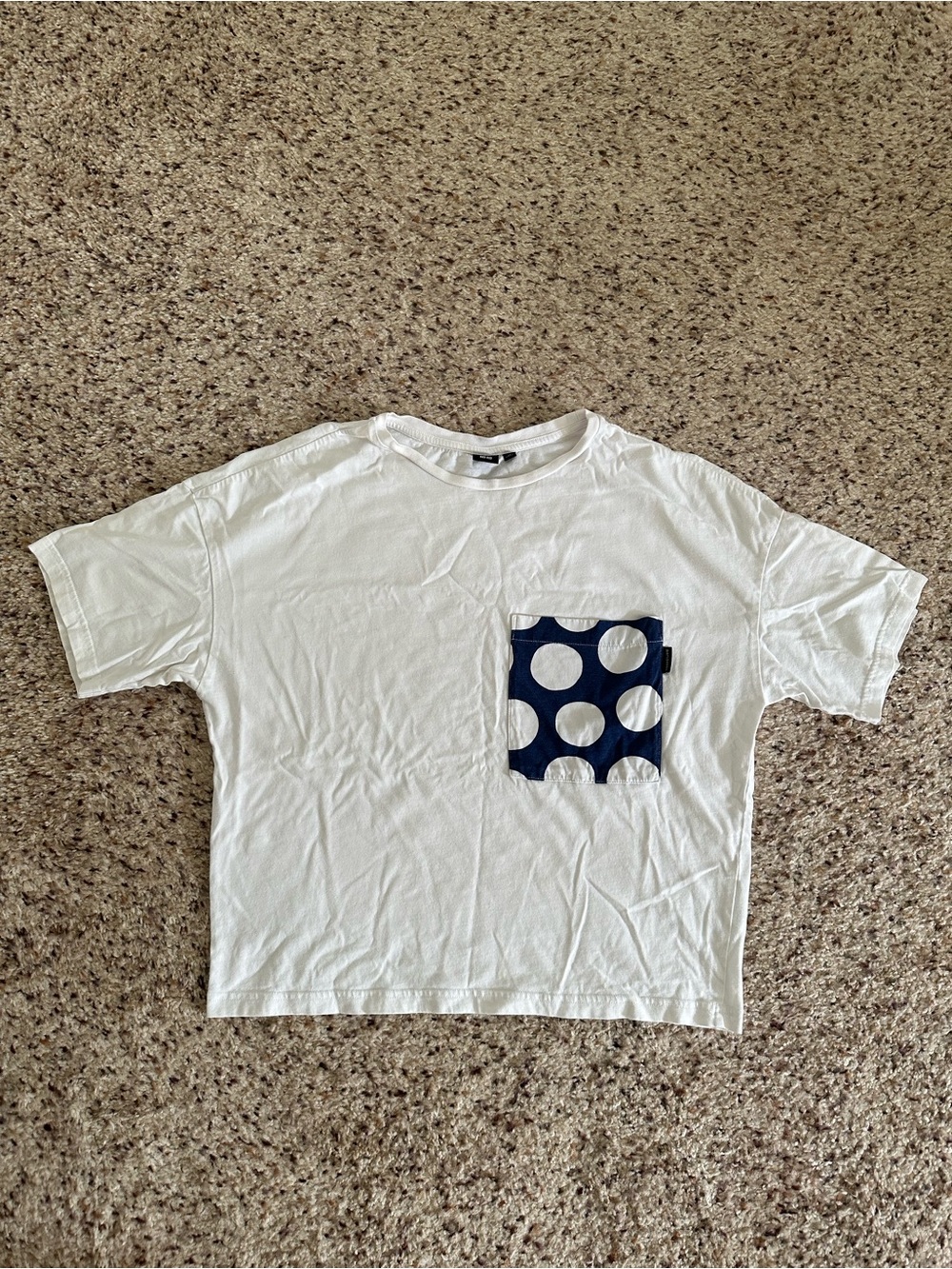 Uniqlo Female White Relaxed-fit Tee with Navy Polka Dot Pocket in Size XS